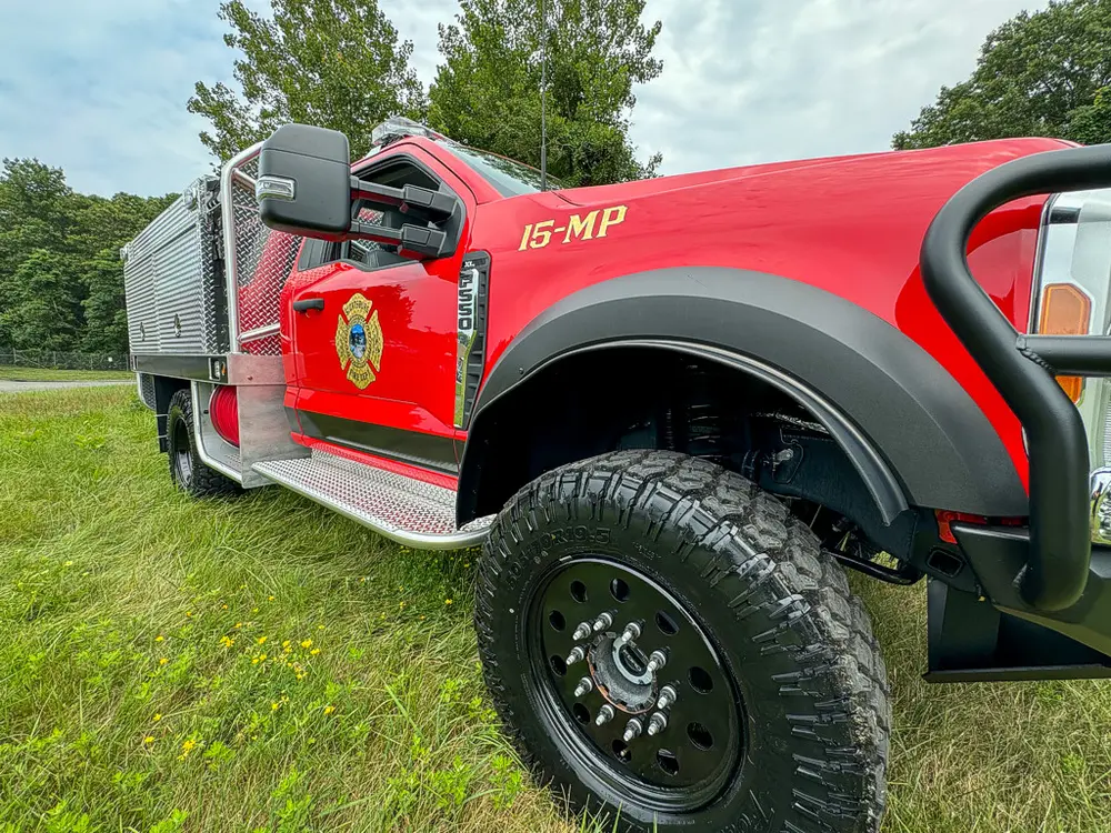 Front-right three-quarter exterior view of cab and front tire.