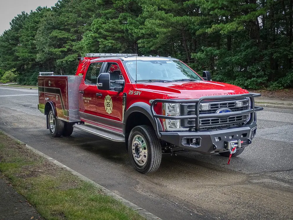 Front-right three-quarter exterior view with bumper and grille visible.