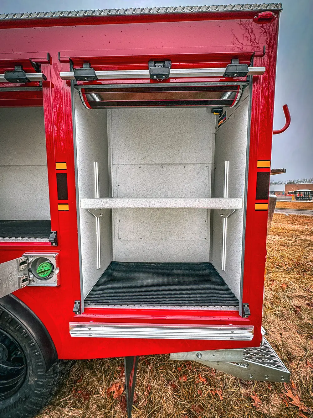 Open side compartment with shelf and intake fitting at lower edge.