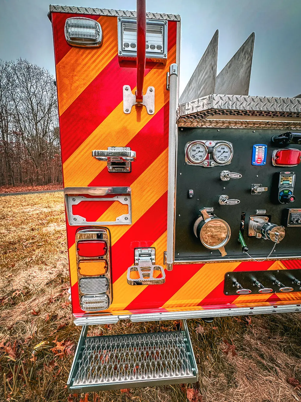 Rear-left corner close-up with taillights and chevron striping.