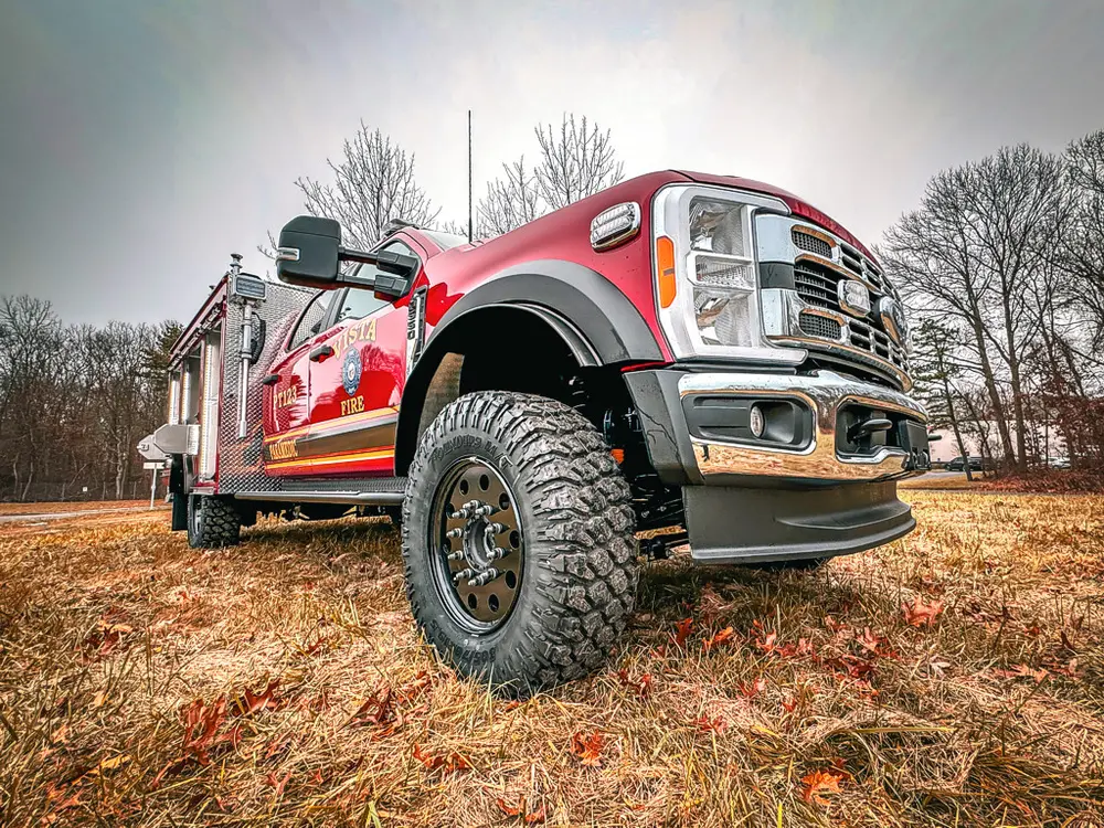 Low front-left exterior angle with raised stance and brush setup.