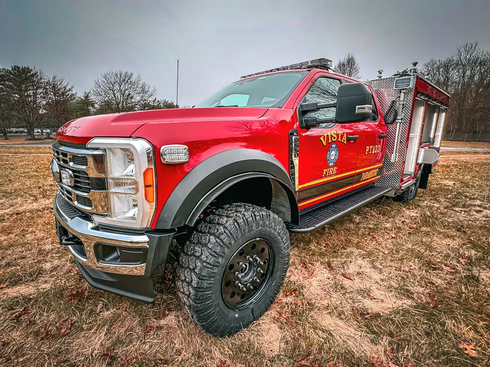 Front-right three-quarter view showing cab side and bumper.