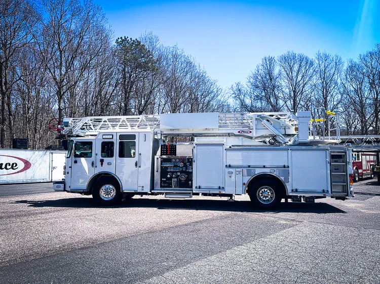 Pierce Enforcer Aerial exterior view, photo 2 of 32