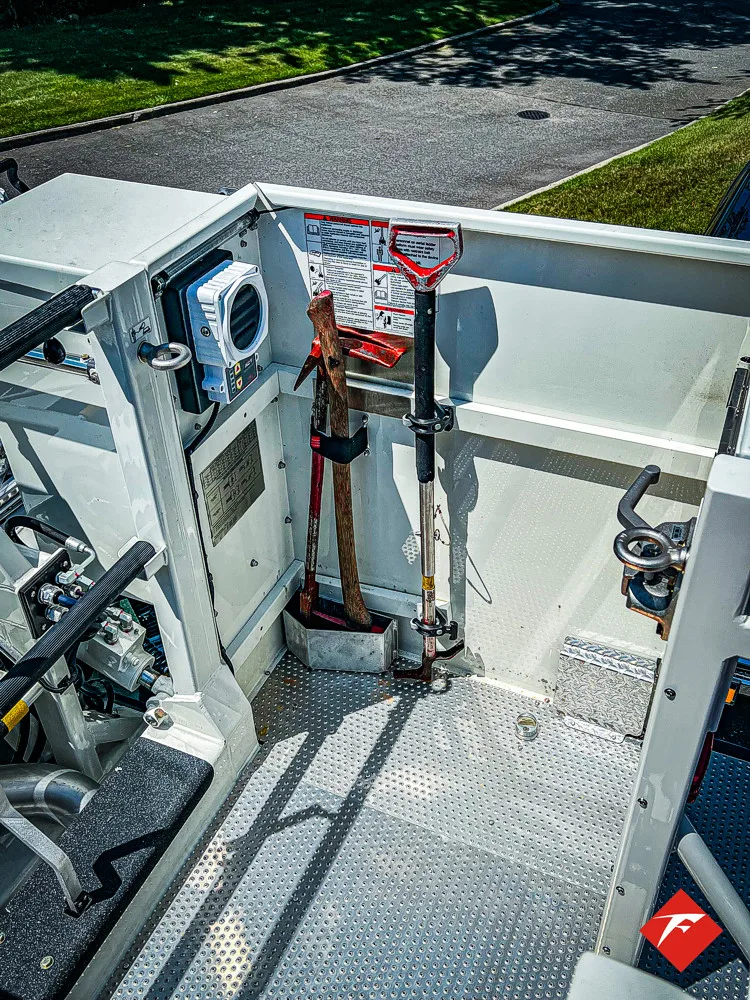 Pierce Velocity Aerial exterior view, photo 10 of 48