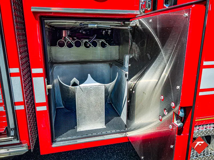 Pierce Velocity Aerial exterior view, photo 25 of 48