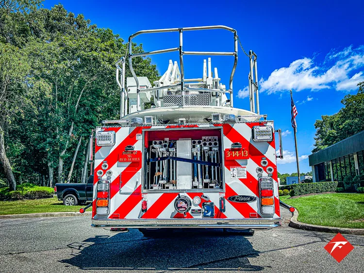 Pierce Velocity Aerial exterior view, photo 7 of 48