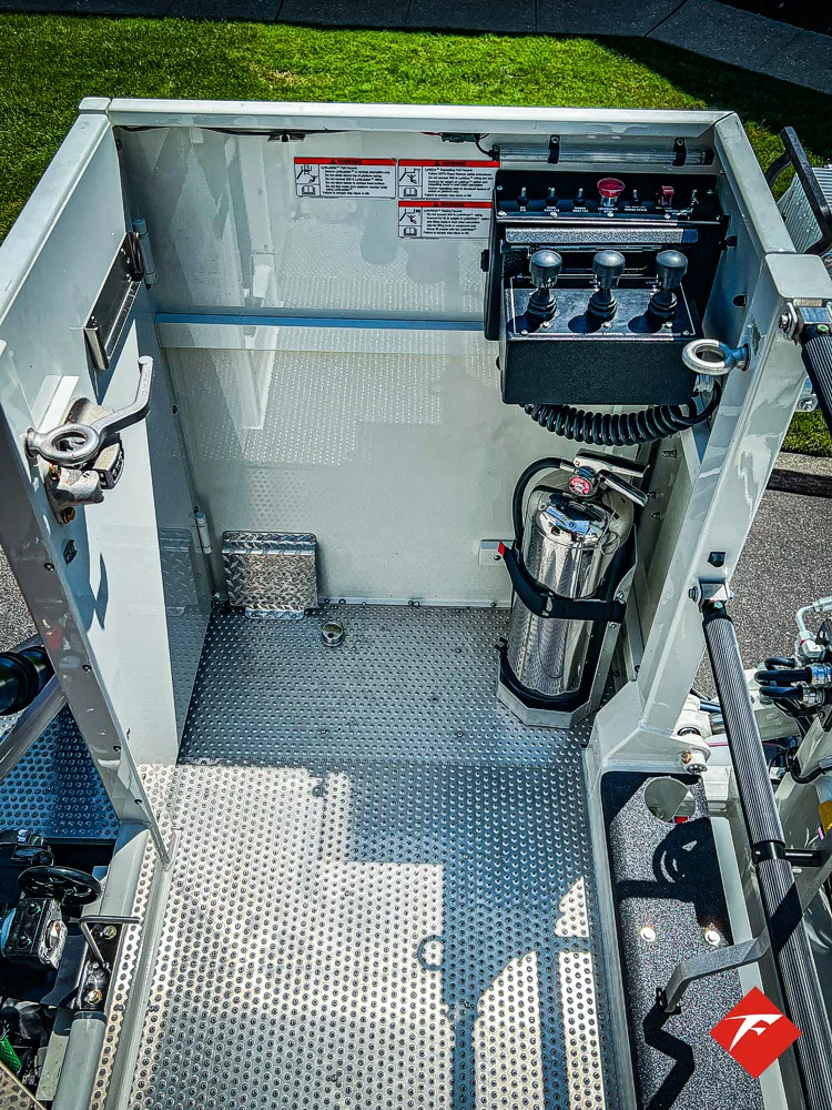 Pierce Velocity Aerial exterior view, photo 9 of 48