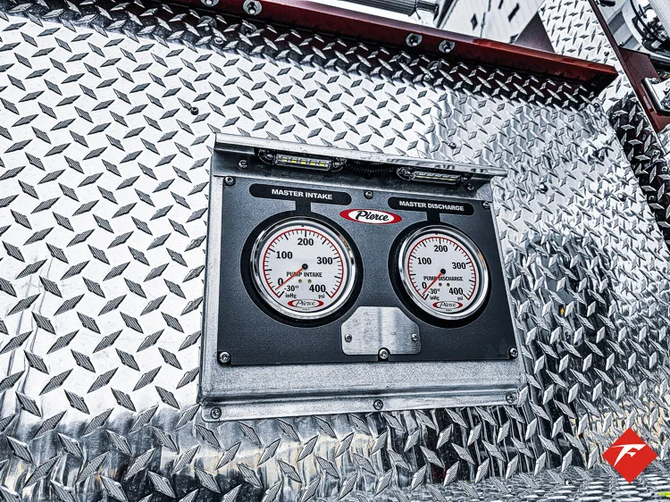 Pierce Saber Pumper exterior view, photo 12 of 83