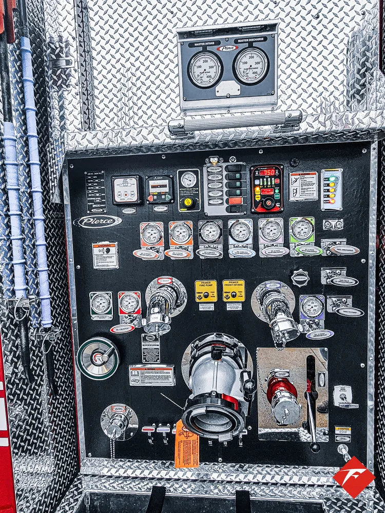 Pierce Saber Pumper exterior view, photo 13 of 83