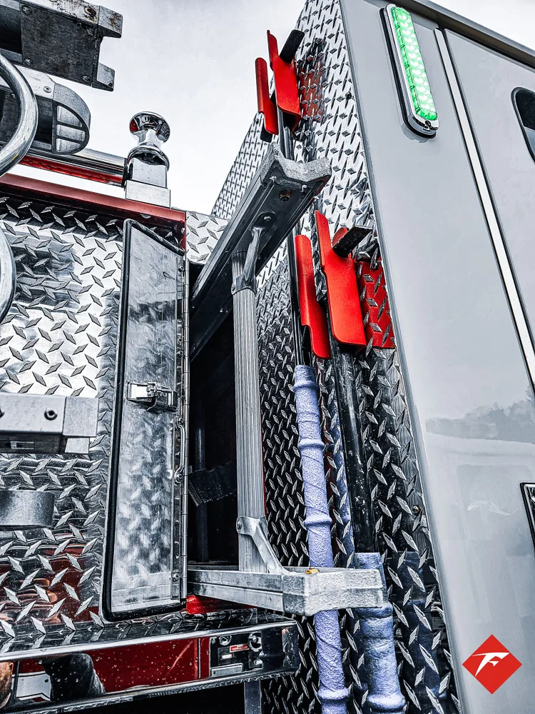 Pierce Saber Pumper exterior view, photo 15 of 83