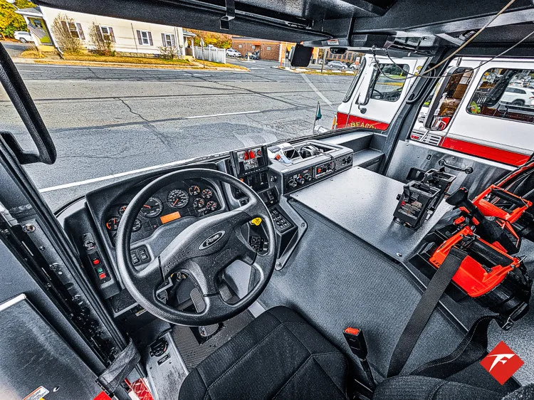 Pierce Saber Pumper exterior view, photo 21 of 83