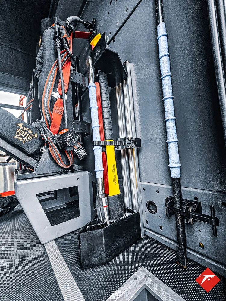 Pierce Saber Pumper exterior view, photo 27 of 83