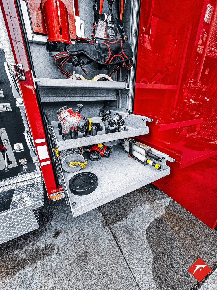 Pierce Saber Pumper exterior view, photo 32 of 83