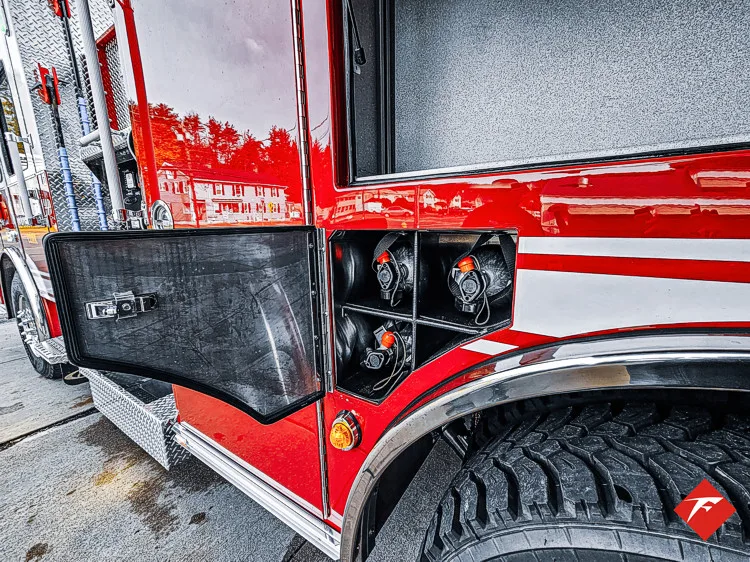 Pierce Saber Pumper exterior view, photo 36 of 83