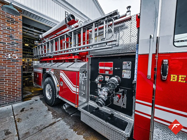 Pierce Saber Pumper exterior view, photo 50 of 83