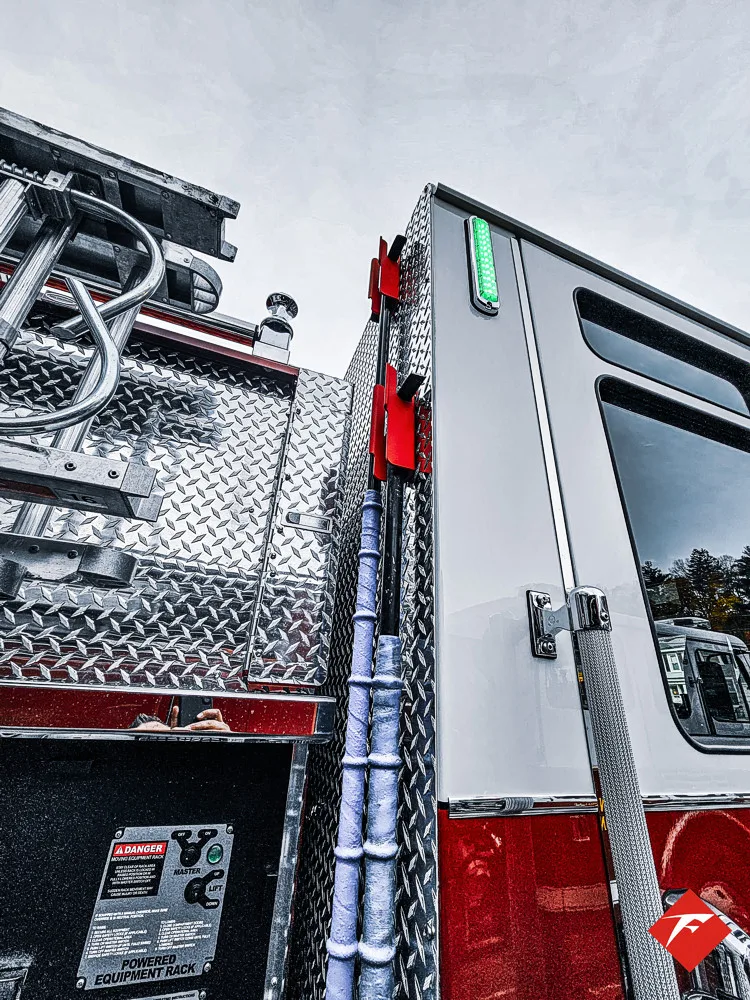 Pierce Saber Pumper exterior view, photo 53 of 83