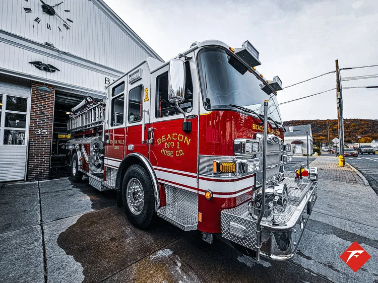 Pierce Saber Pumper exterior view, photo 6 of 83