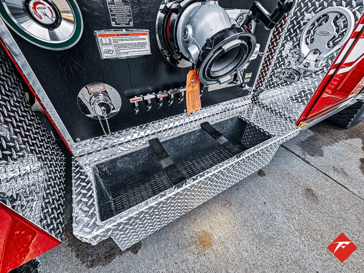 Pierce Saber Pumper exterior view, photo 71 of 83