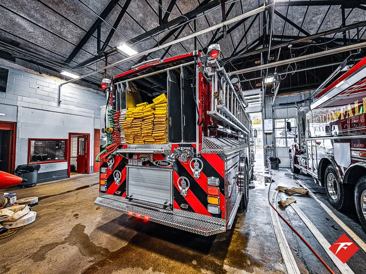 Pierce Saber Pumper exterior view, photo 80 of 83