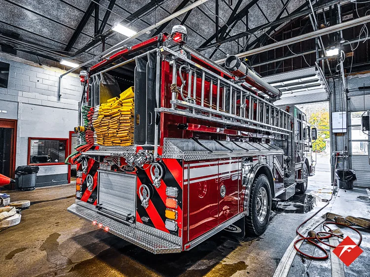 Pierce Saber Pumper exterior view, photo 81 of 83