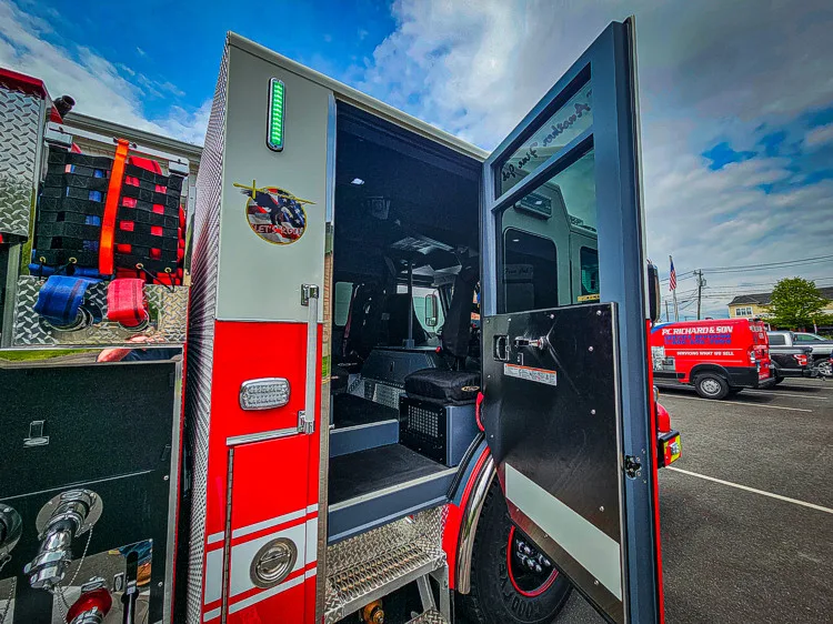 Pierce Velocity Rescue Pumper exterior view, photo 13 of 56