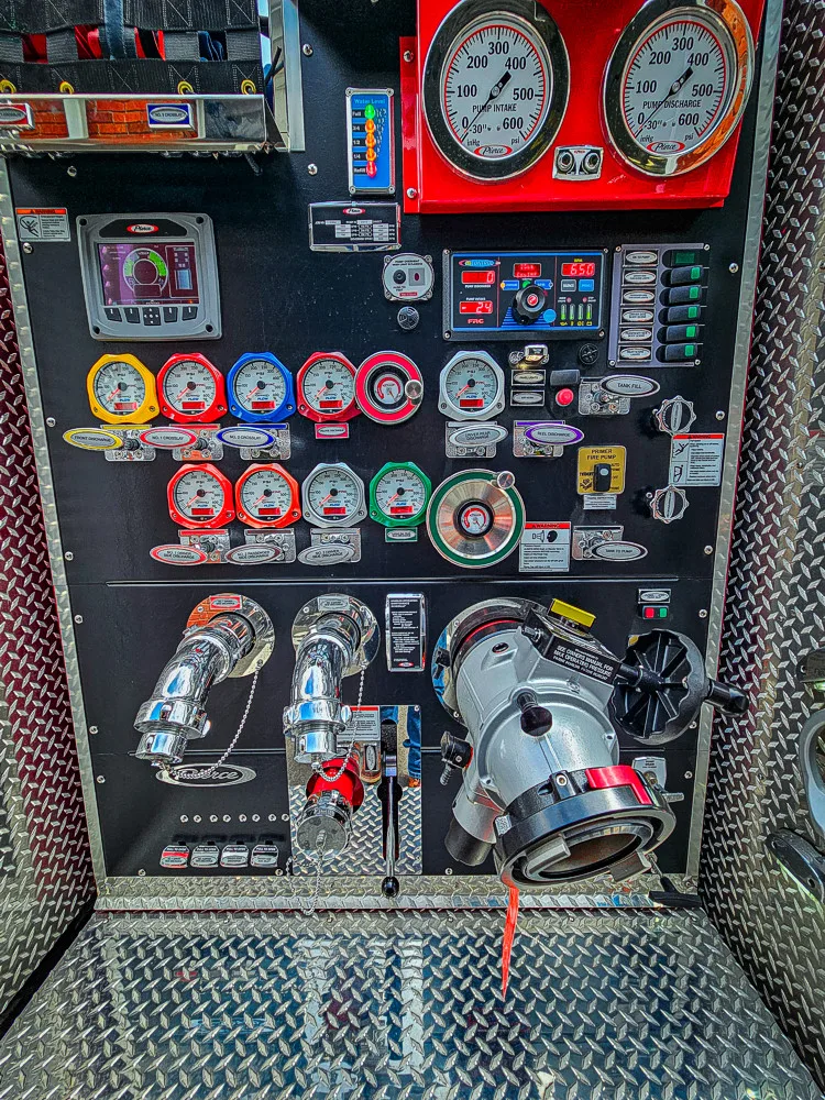Pierce Velocity Rescue Pumper exterior view, photo 43 of 56