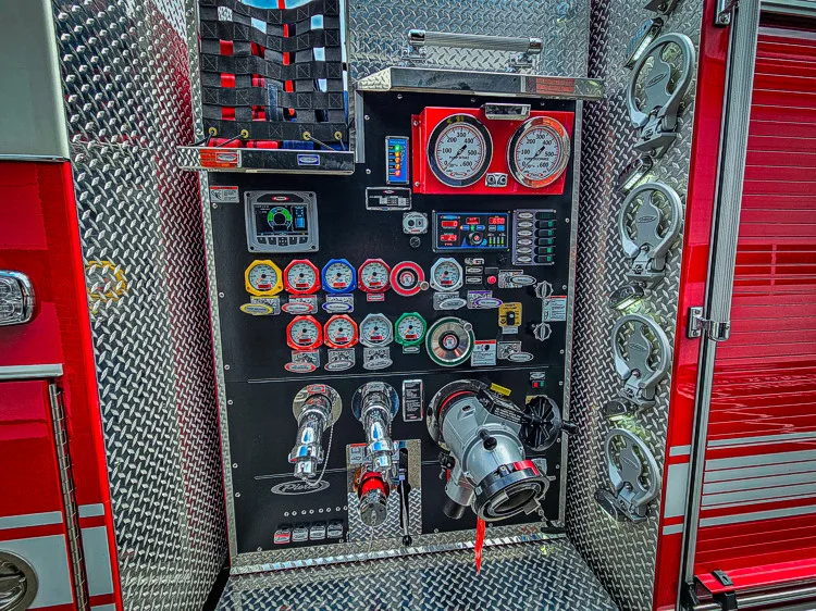 Pierce Velocity Rescue Pumper exterior view, photo 44 of 56