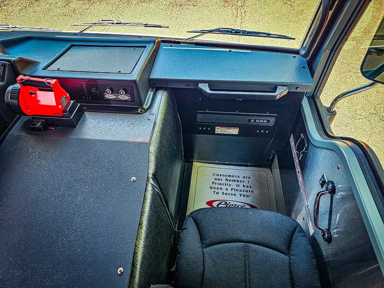 Pierce Velocity Rescue Pumper exterior view, photo 11 of 41