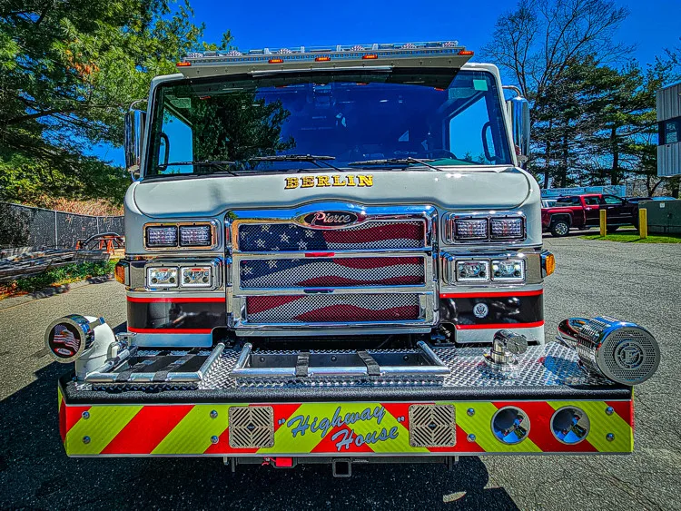 Pierce Velocity Rescue Pumper exterior view, photo 20 of 41