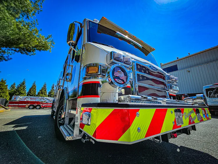 Pierce Velocity Rescue Pumper exterior view, photo 23 of 41