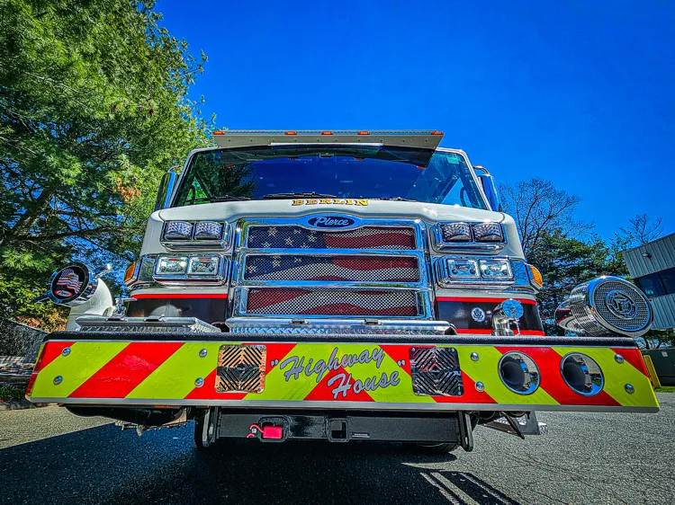 Pierce Velocity Rescue Pumper exterior view, photo 24 of 41