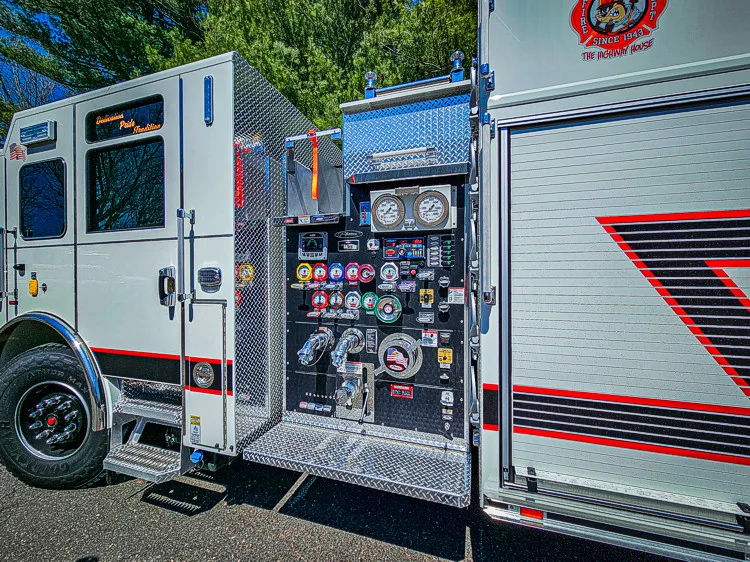 Pierce Velocity Rescue Pumper exterior view, photo 6 of 41