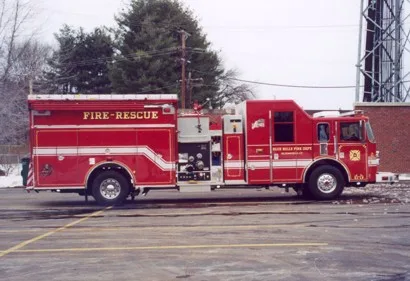Driver-side profile view showing long body and wheel area