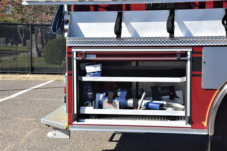 Pierce Impel Pumper exterior view, photo 11 of 50