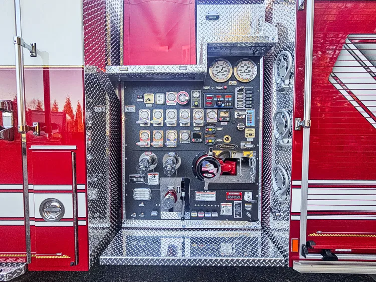 Pierce Velocity Pumper exterior view, photo 10 of 42