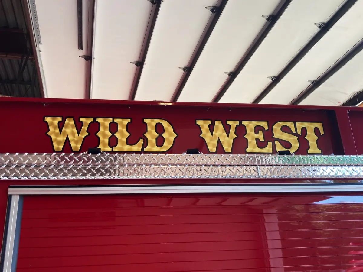 Diamond-plate compartment shelf close-up with dual scene lights