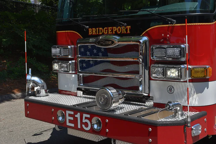Pierce Enforcer Pumper exterior view, photo 10 of 31