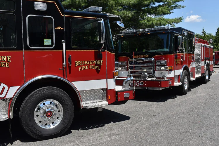 Pierce Enforcer Pumper exterior view, photo 2 of 31