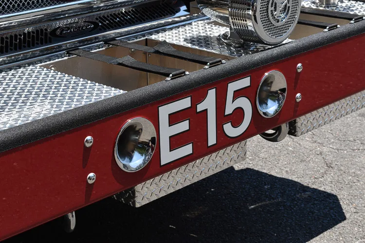 Pierce Enforcer Pumper exterior view, photo 21 of 31