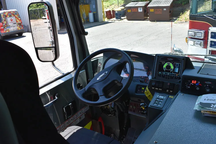 Pierce Enforcer Pumper exterior view, photo 23 of 31