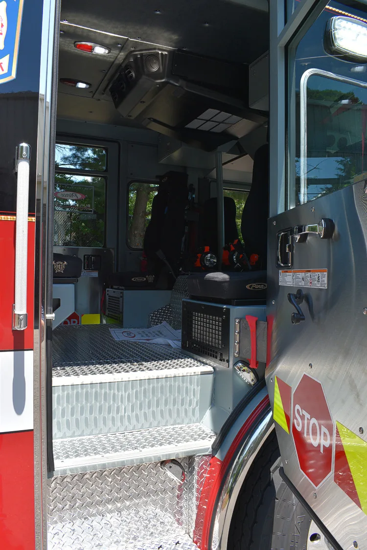 Pierce Enforcer Pumper exterior view, photo 29 of 31