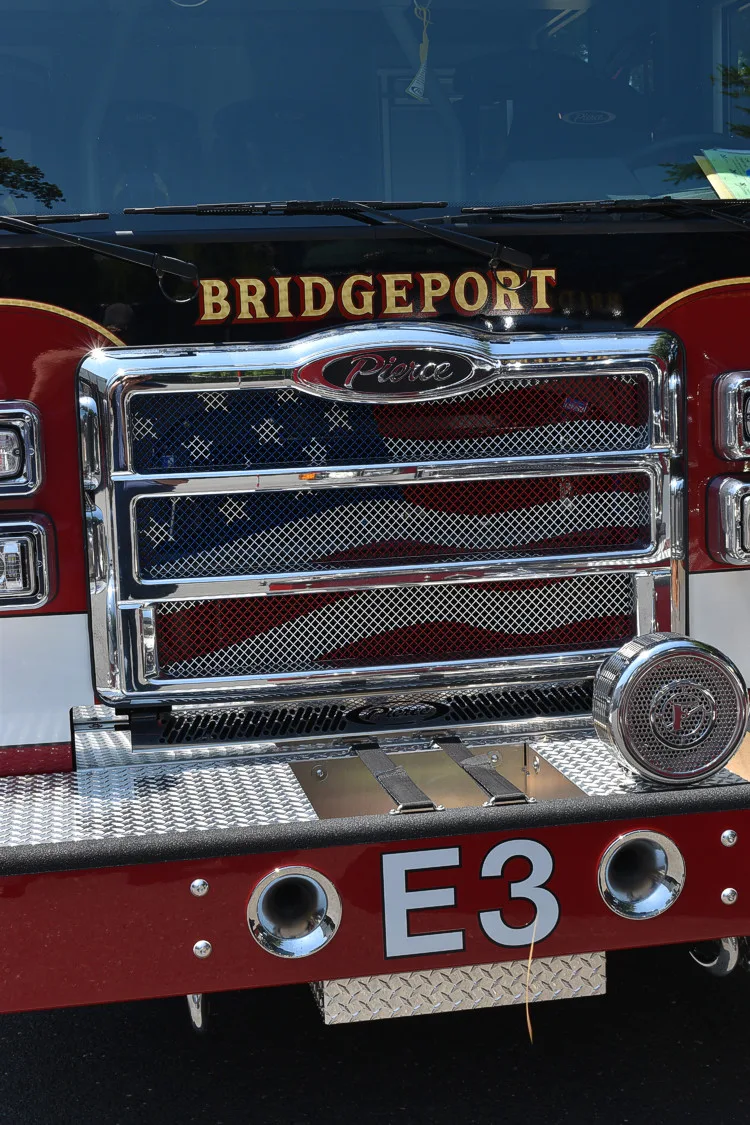 Pierce Enforcer Pumper exterior view, photo 30 of 31