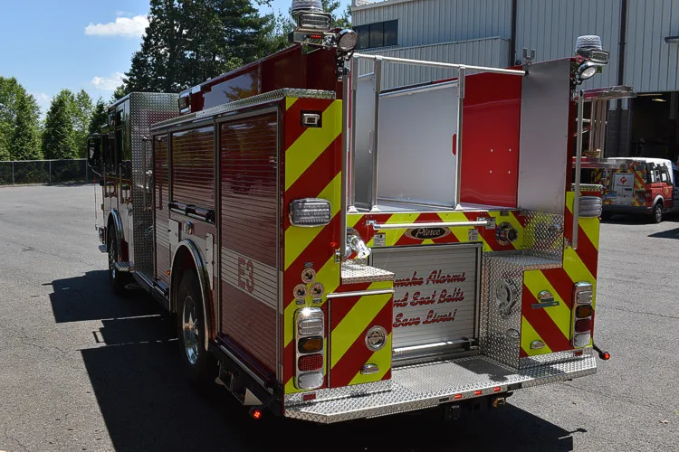 Pierce Enforcer Pumper exterior view, photo 4 of 31