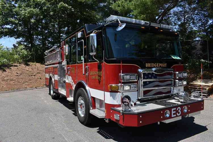 Pierce Enforcer Pumper exterior view, photo 5 of 31