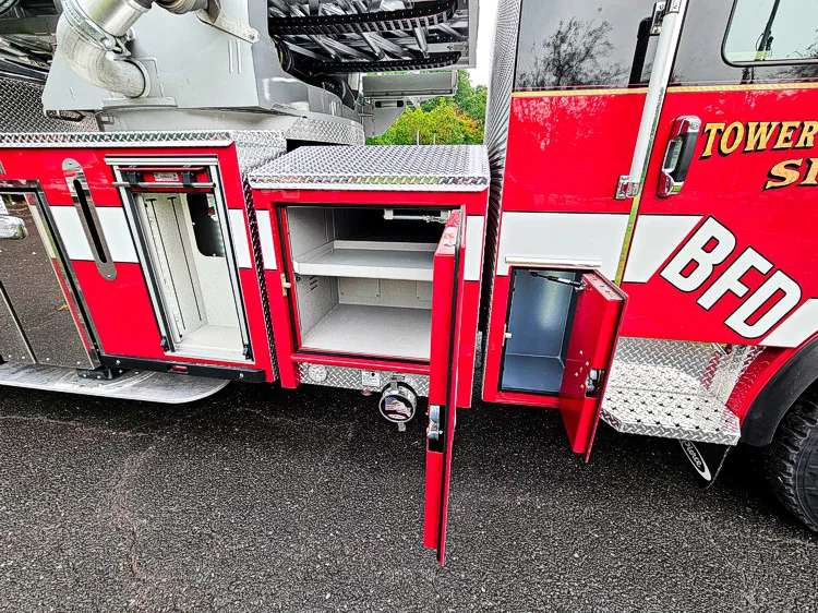 Pierce Enforcer Aerial exterior view, photo 38 of 40