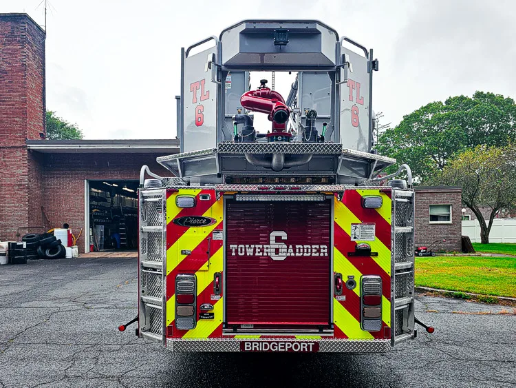 Pierce Enforcer Aerial exterior view, photo 5 of 40