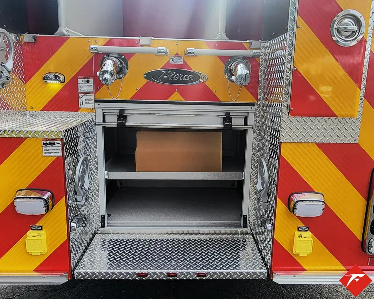 Rear chevron close-up showing open center rear compartment