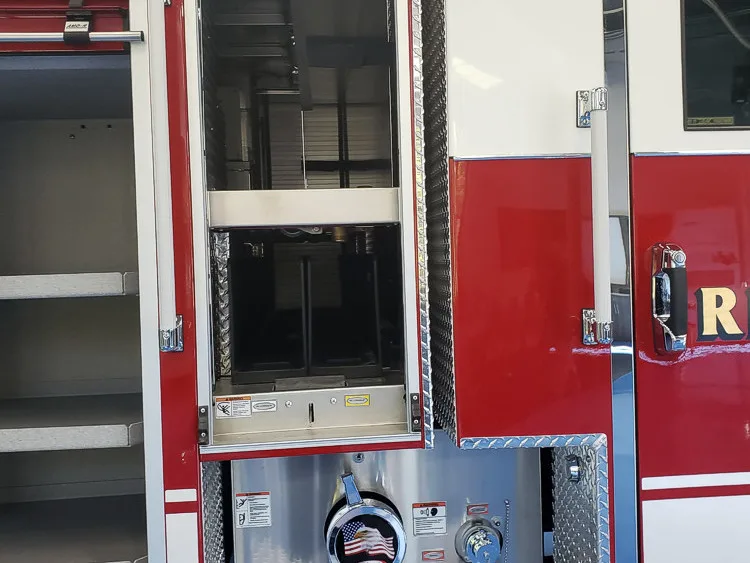 Pierce Velocity Pumper exterior view, photo 23 of 34