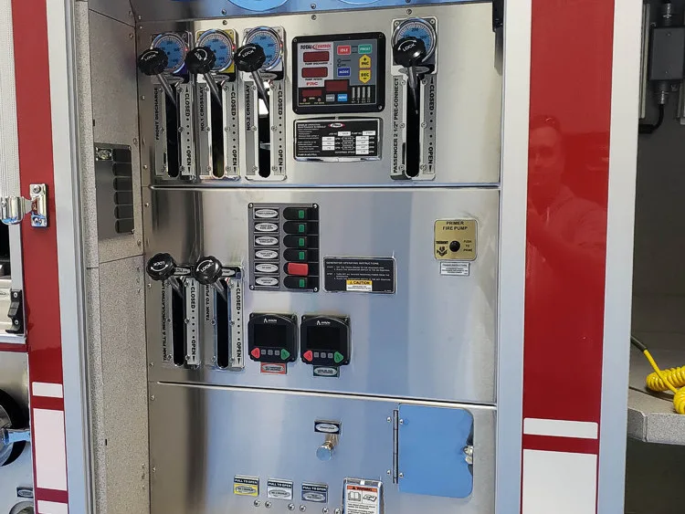 Pierce Velocity Pumper exterior view, photo 24 of 34