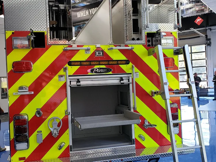 Pierce Velocity Pumper exterior view, photo 25 of 34